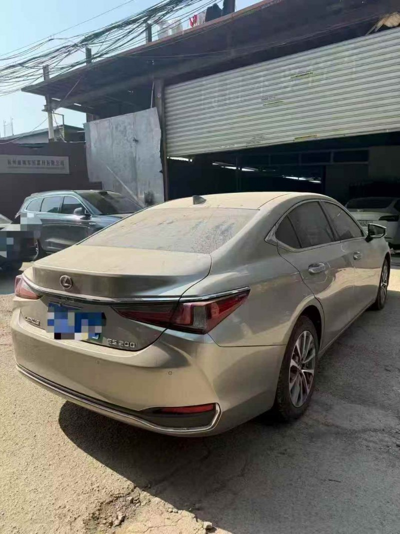 金华22年雷克萨斯ES7