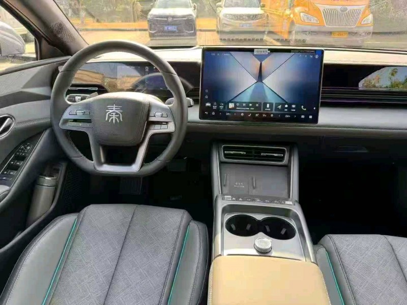 张家界26年比亚迪秦2