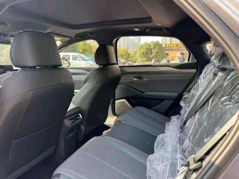 张家界26年比亚迪秦3