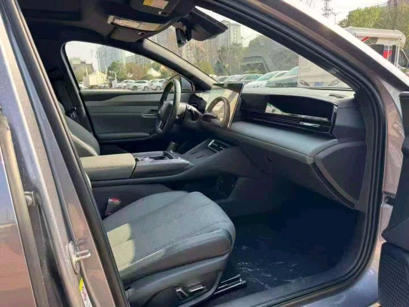 张家界26年比亚迪秦5