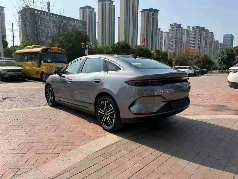 张家界26年比亚迪秦7