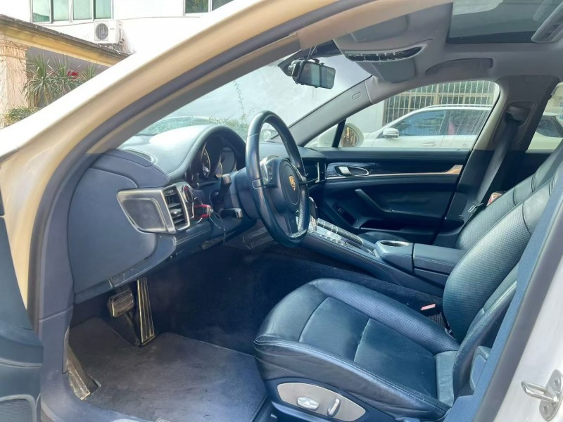 深圳12年保时捷帕拉梅拉8