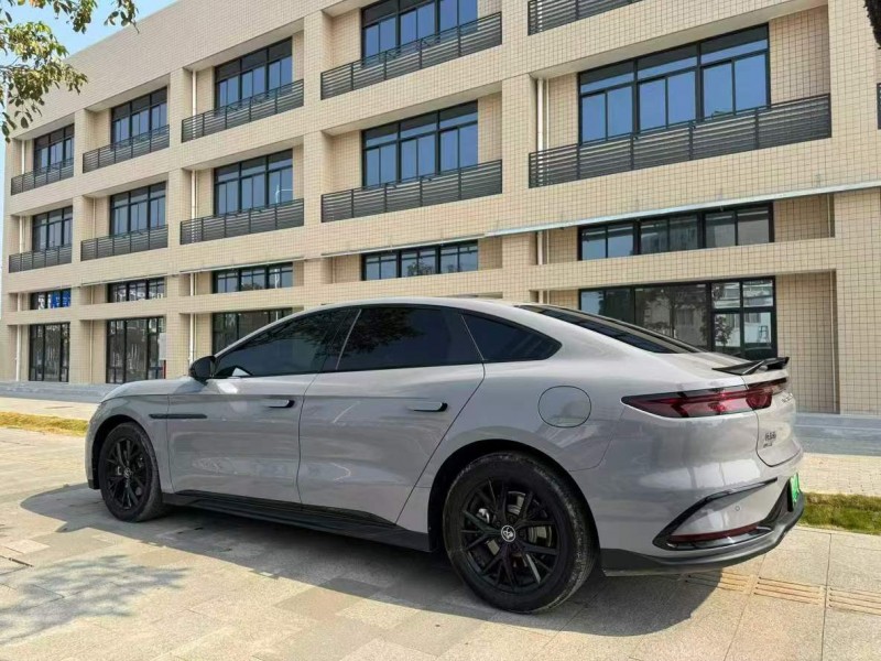 广州25年比亚迪汉9