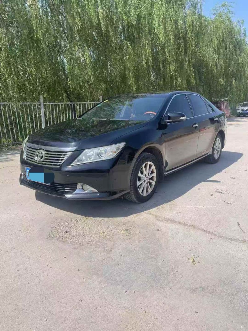 济宁15年丰田凯美瑞5