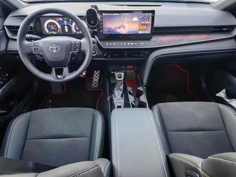 青岛25年丰田凯美瑞8