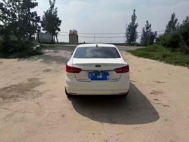 菏泽17年福特福睿斯9