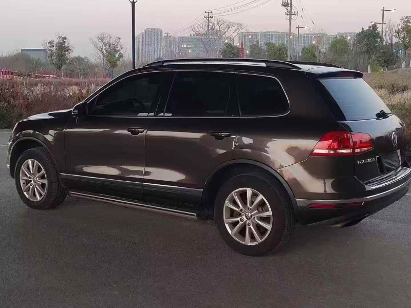 湖州17年大众途锐7