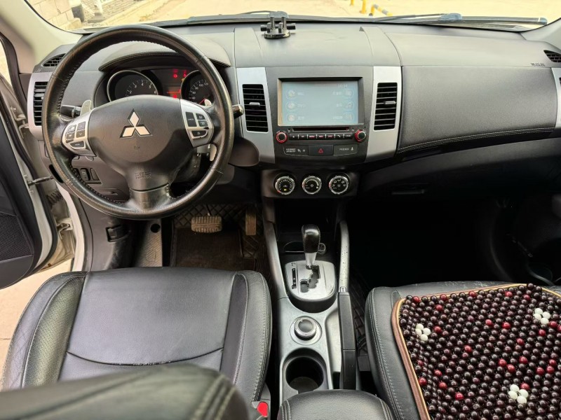 平顶山12年三菱欧蓝德7