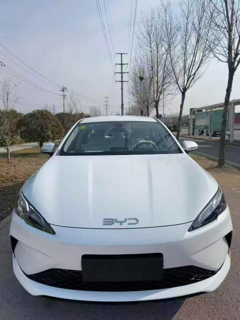 泰安25年比亚迪海豹1