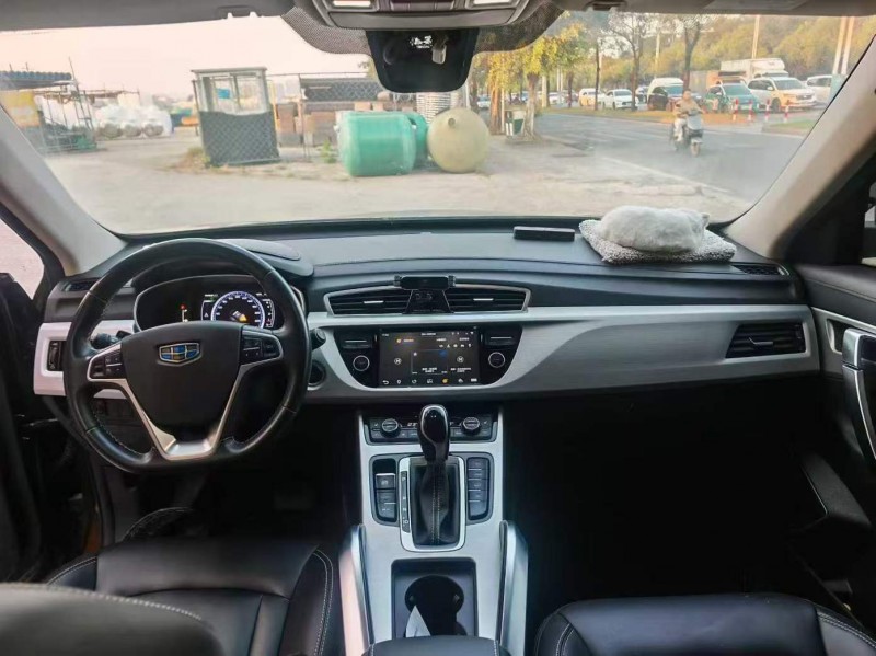 桂林18年吉利博越5