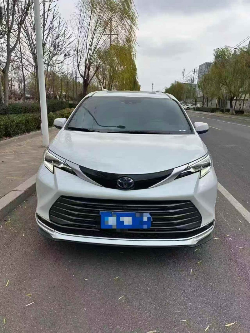 济宁24年丰田塞纳1