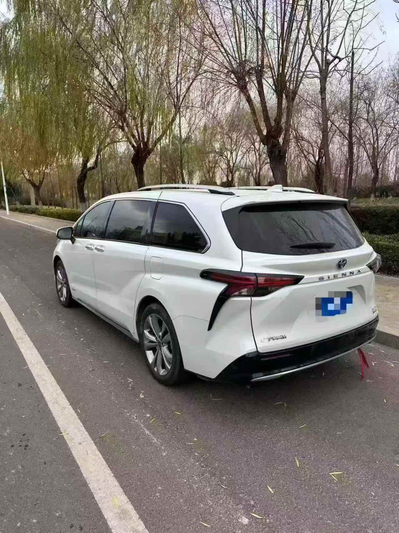 济宁24年丰田塞纳7
