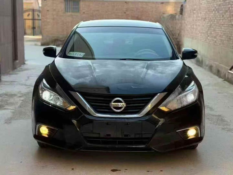 济宁18年日产天籁1