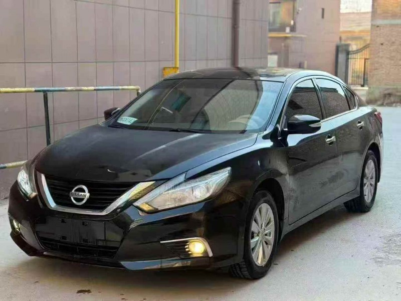 济宁18年日产天籁3