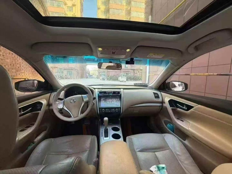 济宁18年日产天籁4