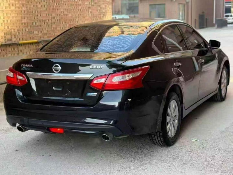 济宁18年日产天籁7