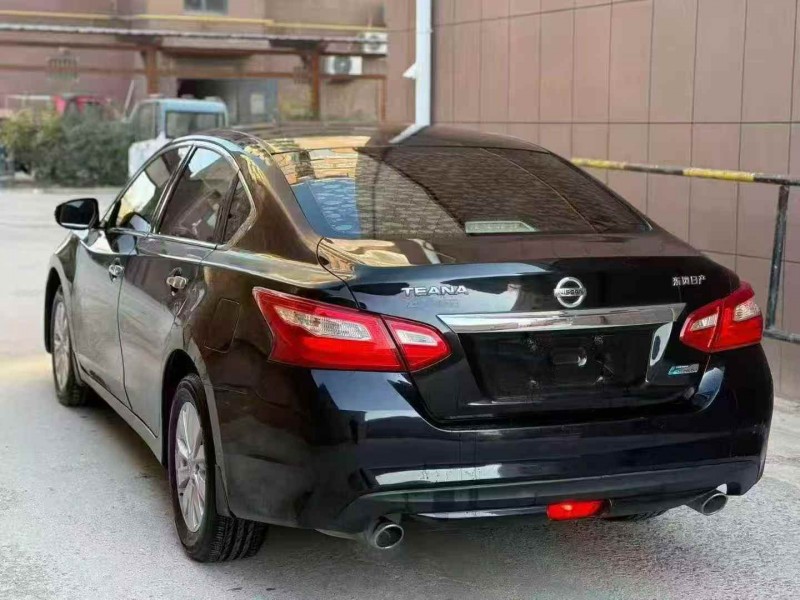 济宁18年日产天籁8