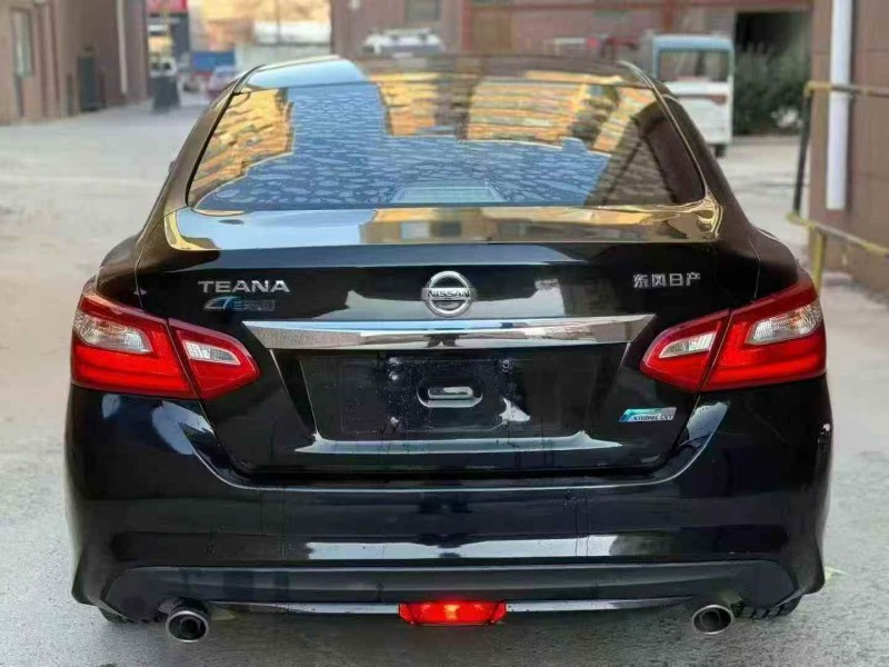 济宁18年日产天籁9