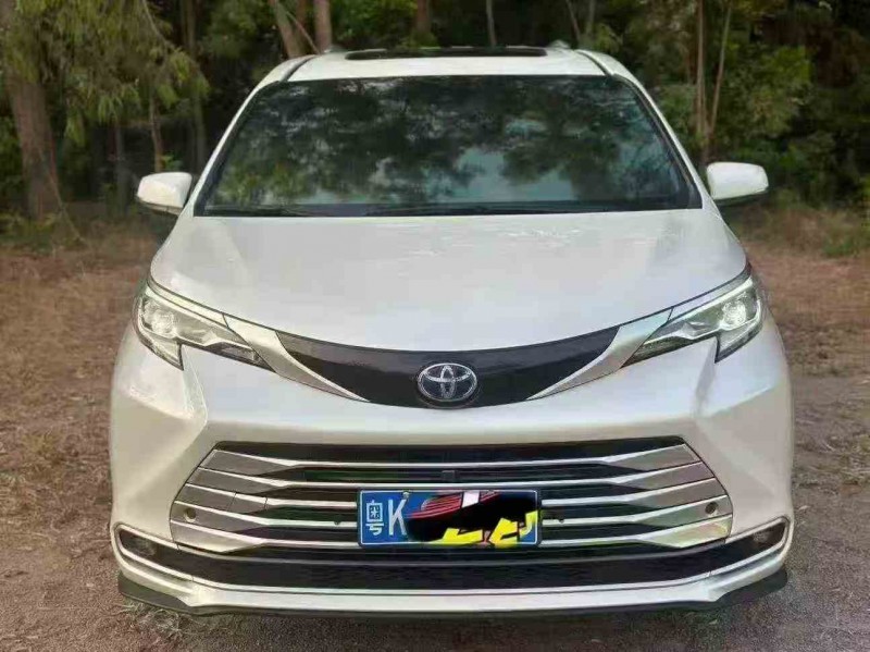 枣庄23年丰田塞纳1