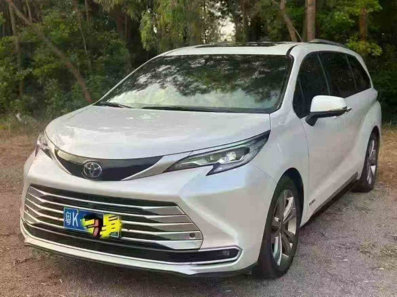 枣庄23年丰田塞纳2