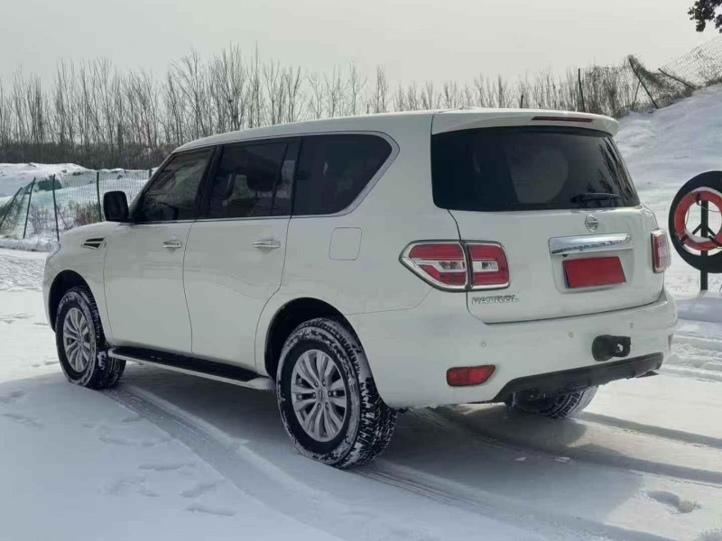 济宁18年日产途乐8