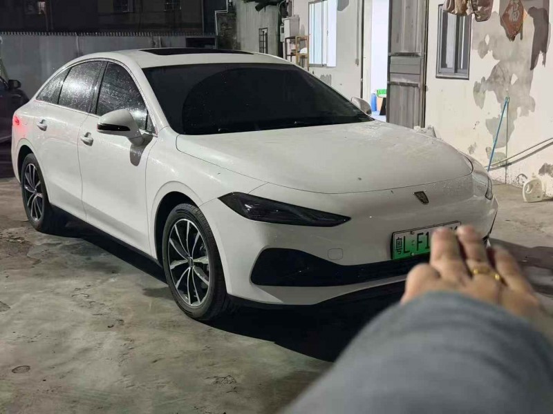 广州25年荣威D72