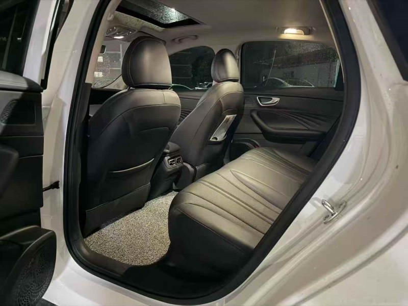 广州25年荣威D76