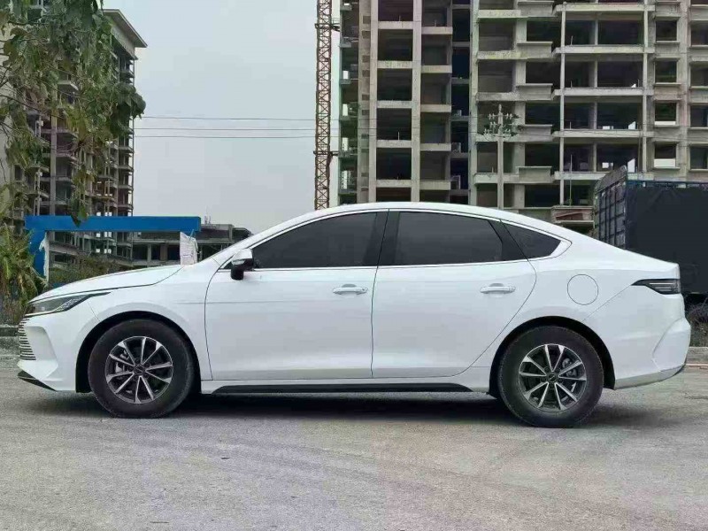 贵港24年比亚迪驱逐舰5