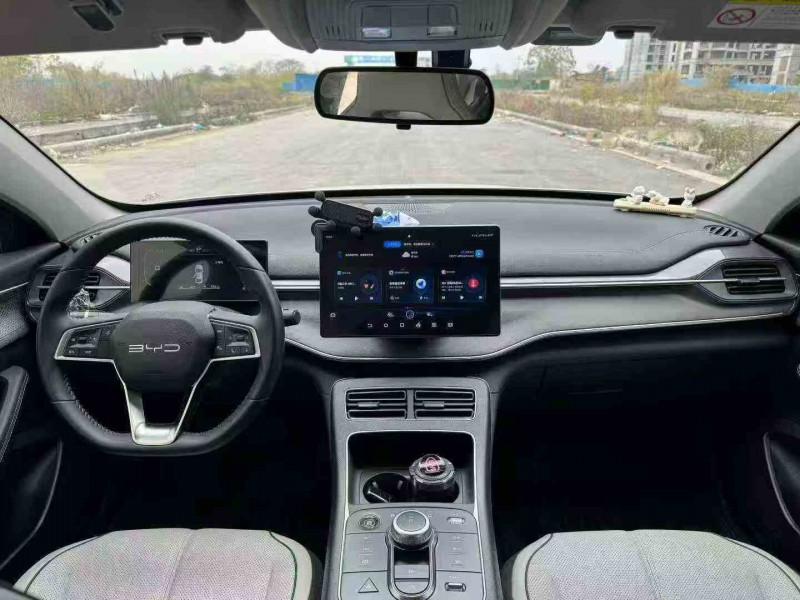 贵港24年比亚迪驱逐舰6