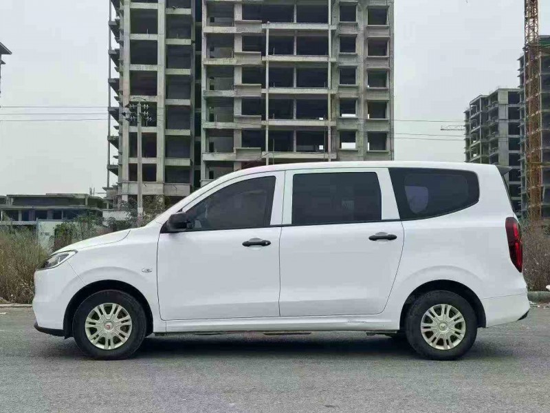 贵港25年五菱汽车宏光5