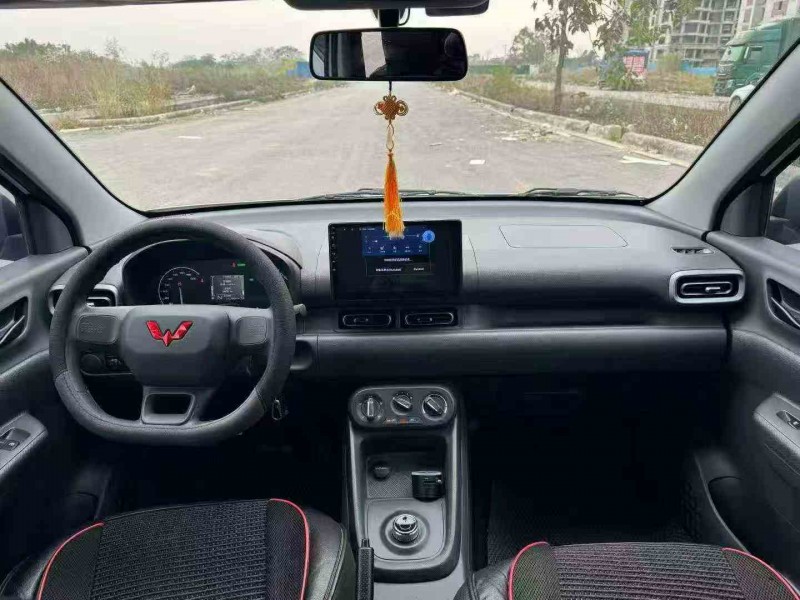 贵港25年五菱汽车宏光6