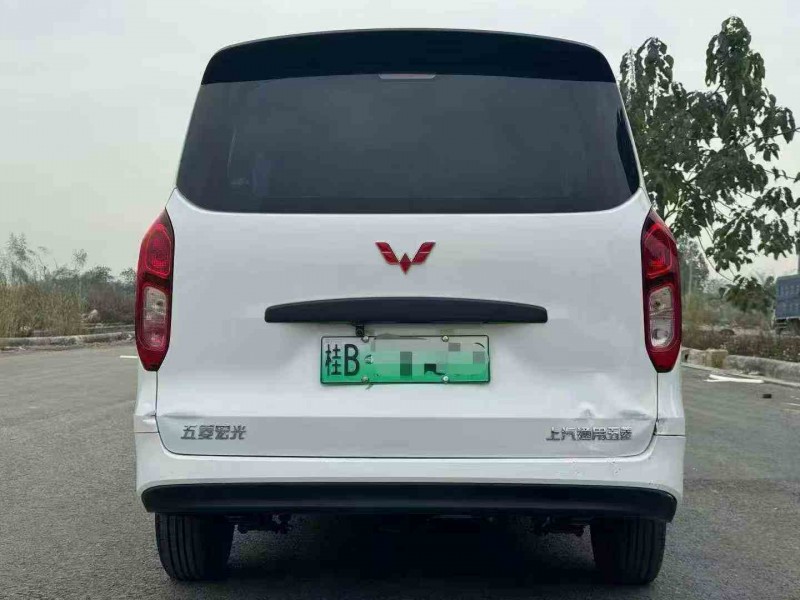 贵港25年五菱汽车宏光9