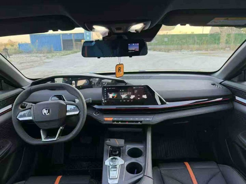 贵港25年长安汽车UNI6