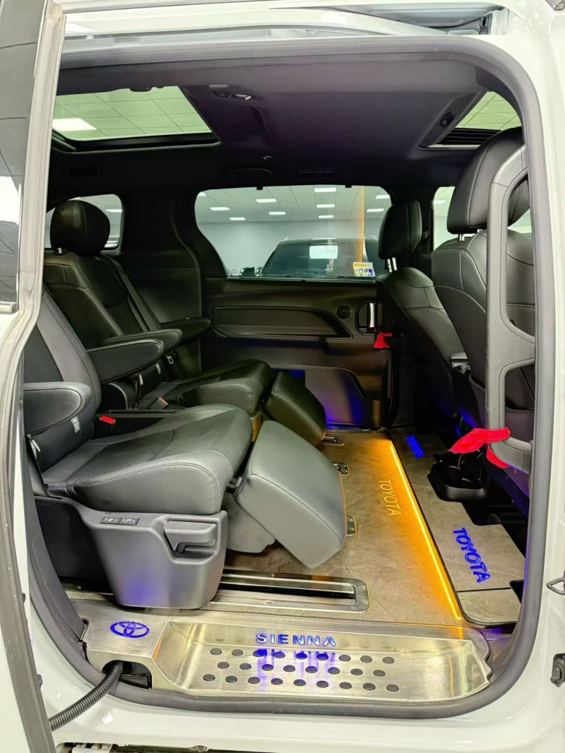 廊坊23年丰田塞纳8