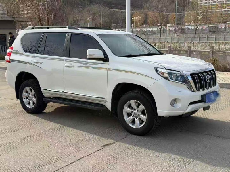 榆林17年丰田普拉多3