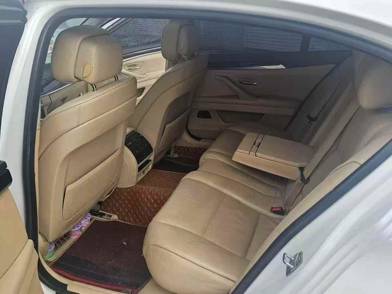 济宁13年宝马5系6