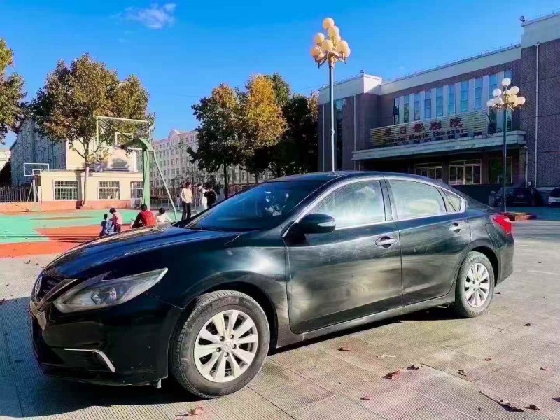 济宁17年日产天籁2