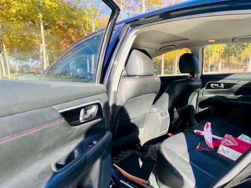 济宁17年日产天籁4