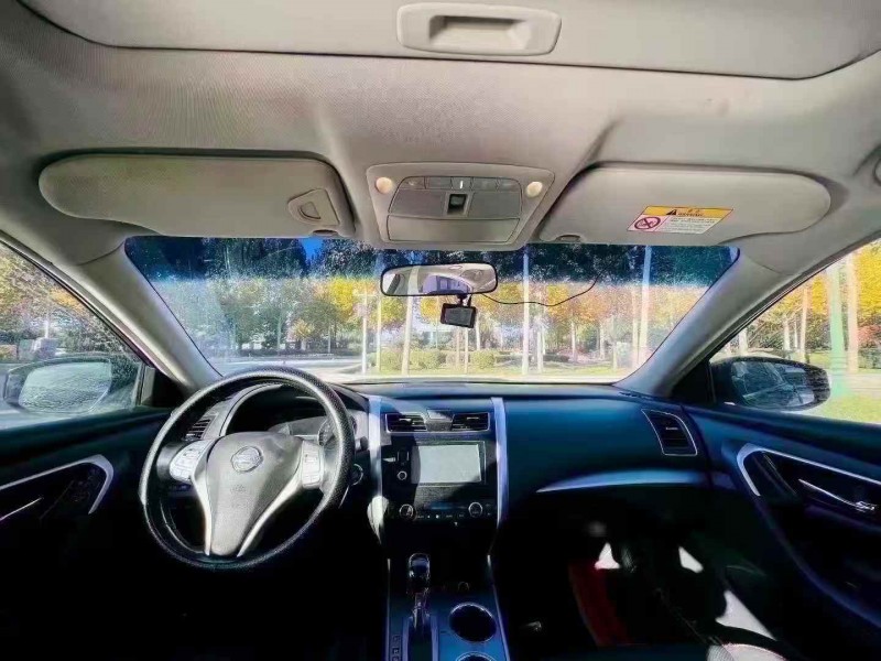 济宁17年日产天籁5