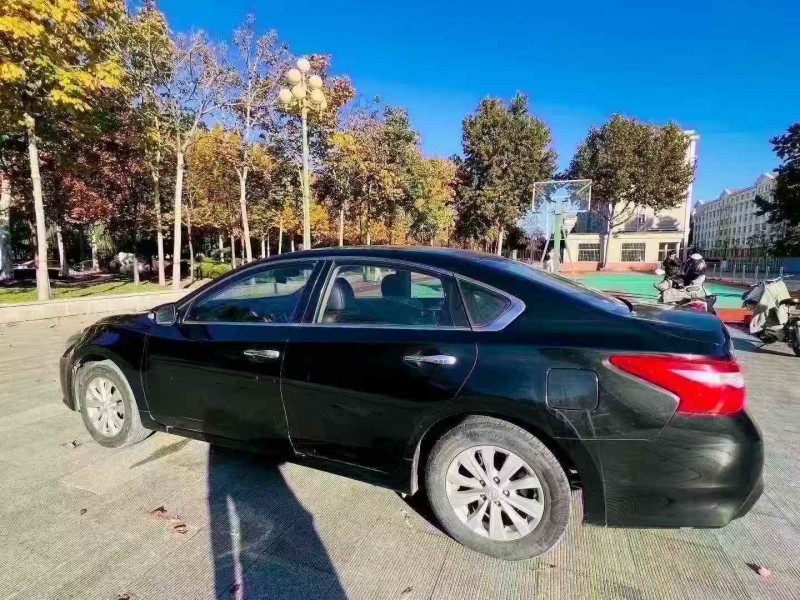 济宁17年日产天籁7