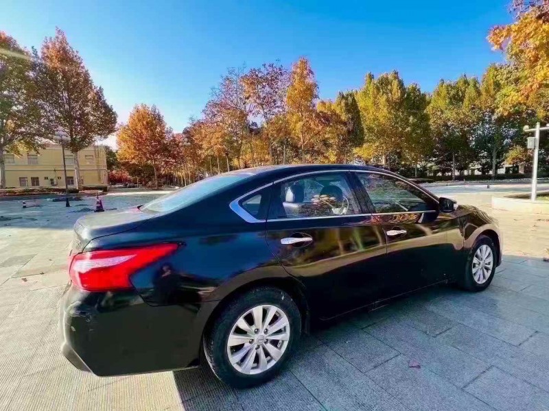 济宁17年日产天籁8