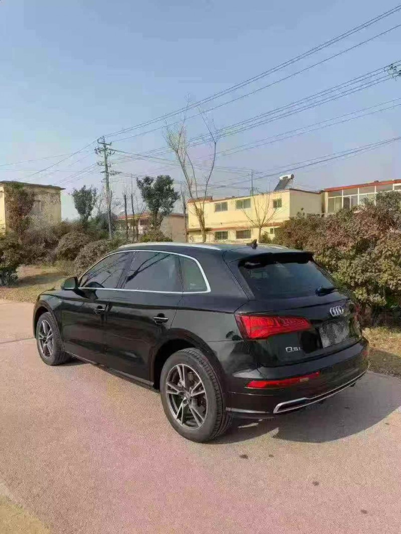 济宁19年奥迪Q58