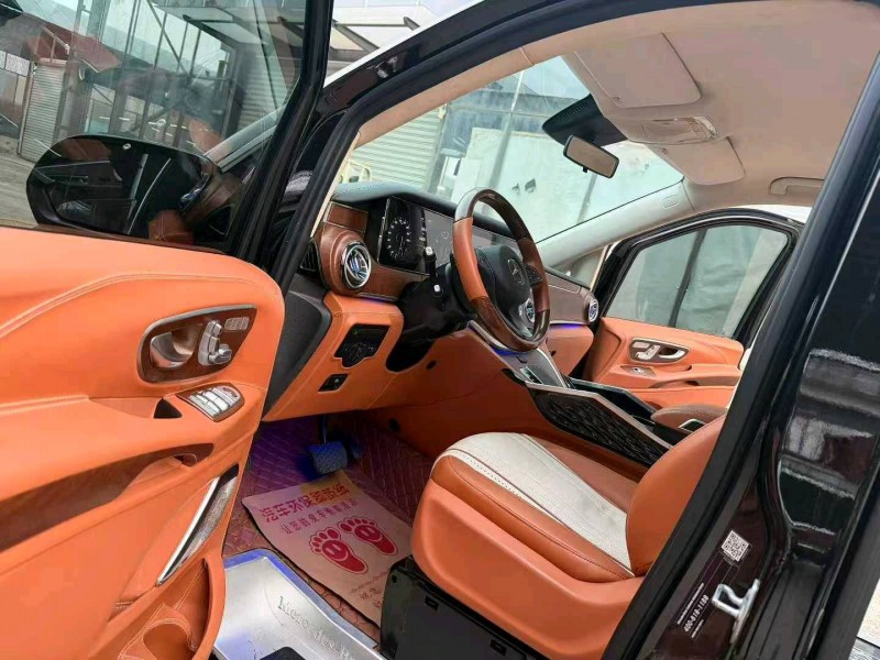 徐州22年奔驰威霆5