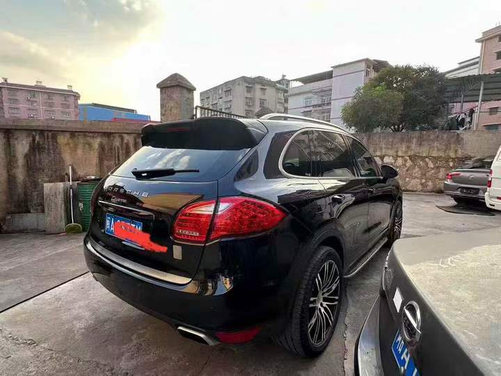 张家界14年保时捷卡宴7