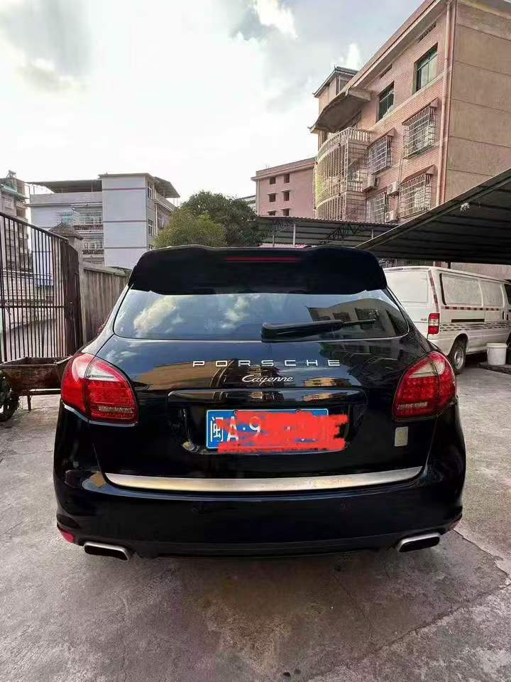 张家界14年保时捷卡宴9