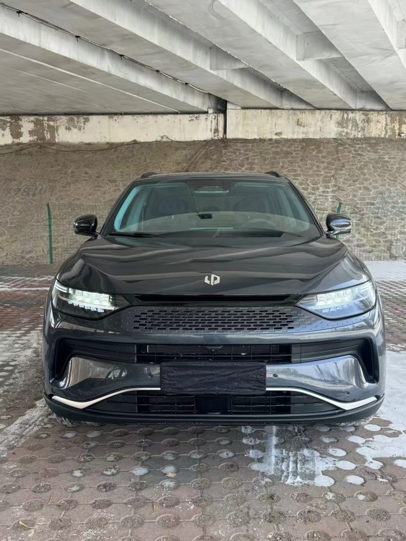 松原25年零跑汽车C111