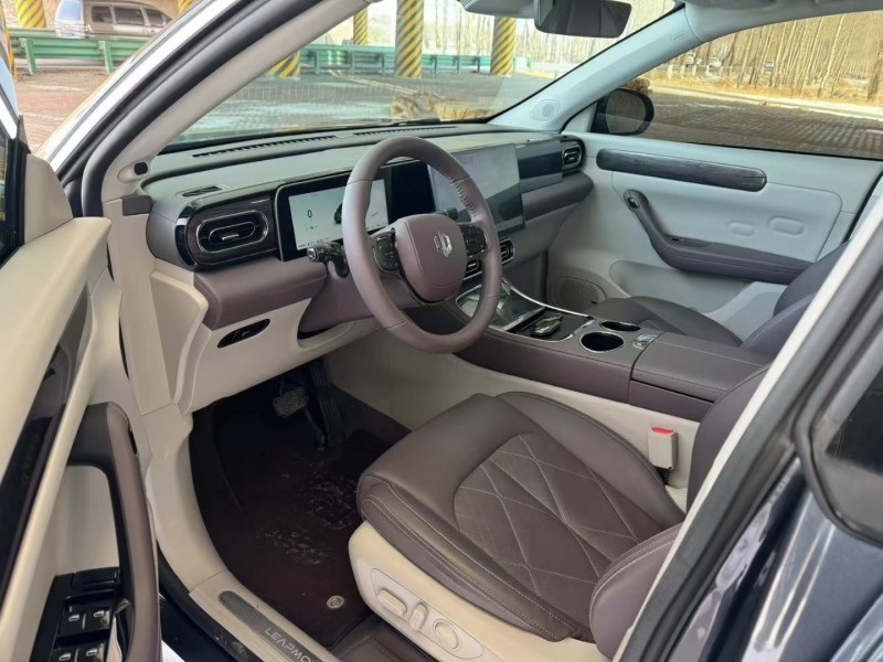 松原25年零跑汽车C115