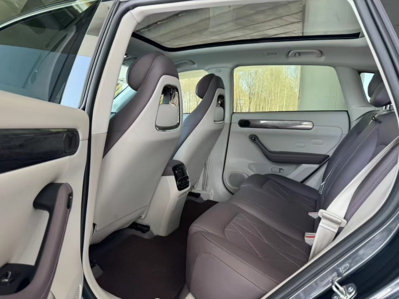 松原25年零跑汽车C116