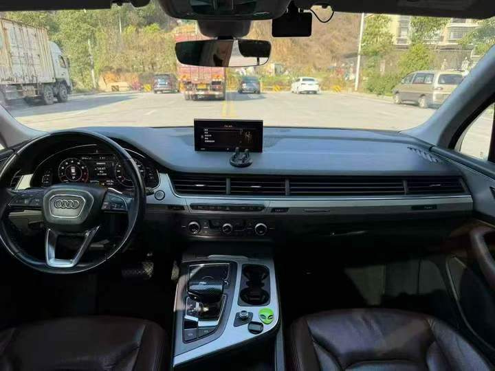 张家界17年奥迪Q74