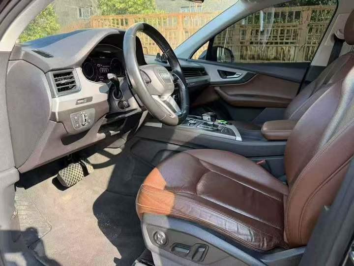 张家界17年奥迪Q75